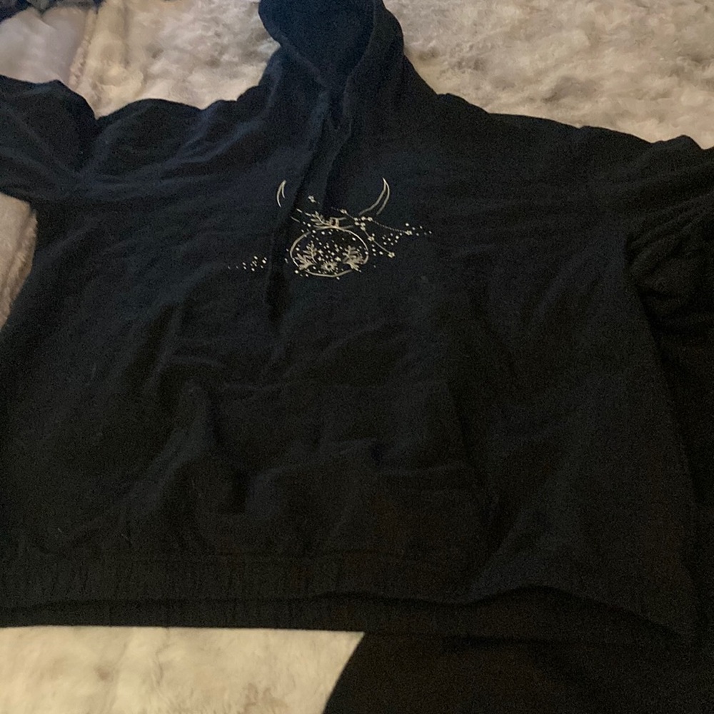 Black pull over